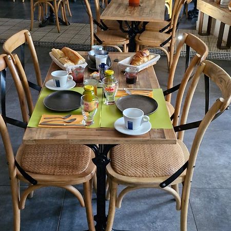 Chambres D'Hotes Du Bistrot D'Ici Saint-Saturnin  Kültér fotó