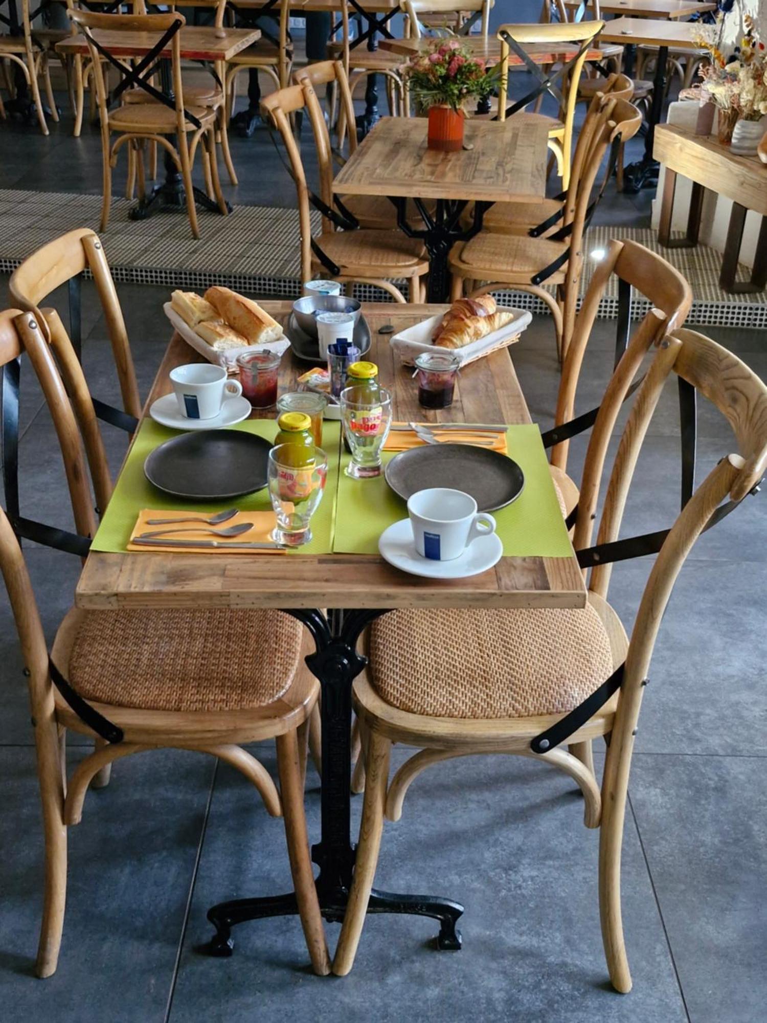 Chambres D'Hotes Du Bistrot D'Ici Saint-Saturnin  Kültér fotó